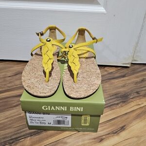 Gianni Bini Fenix Yellow Size 7 M Sandals New in Box